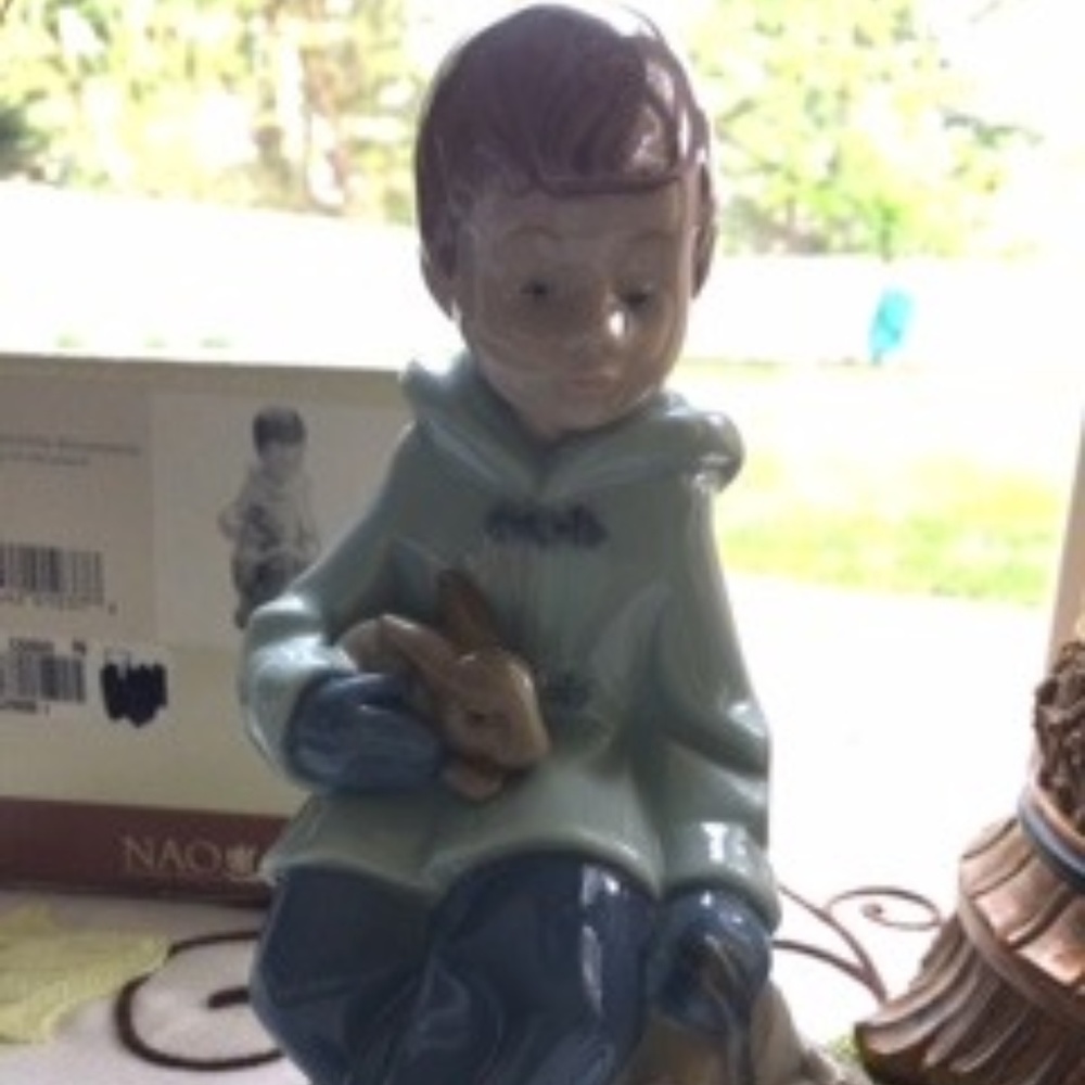 Lladro NAO Boy Resting on Excursion